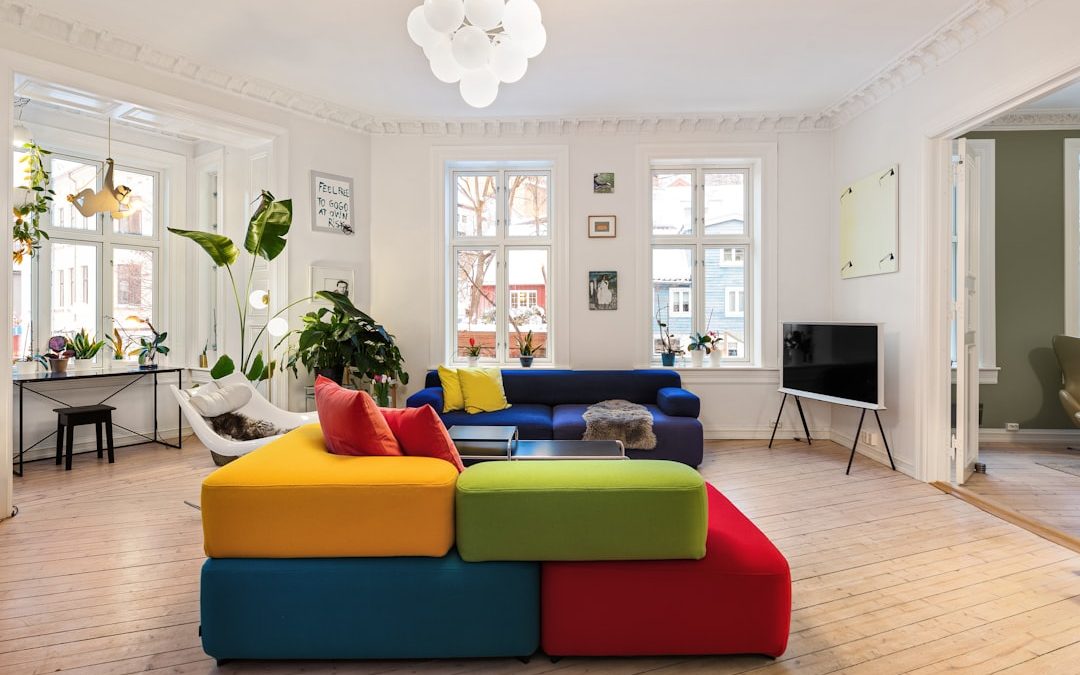 ترتيب أثاث المنزل بحسب توزيع الألوان