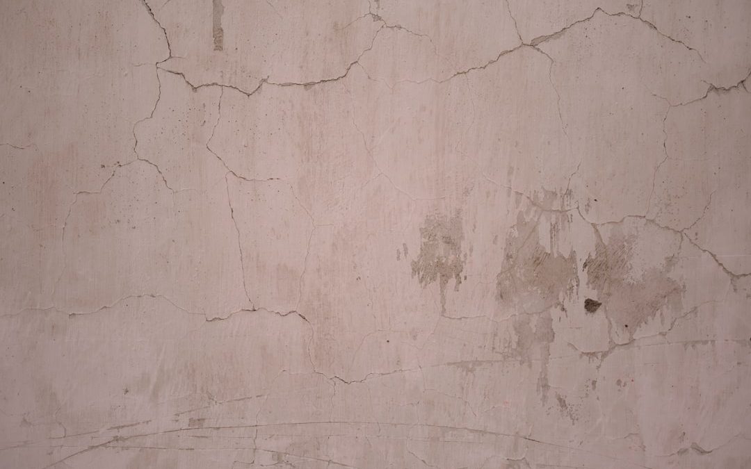 لماذا يفضل الخبراء دهان الجدران بطرق طبقية؟